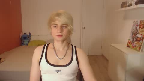 Snapshot of oliver_sweet_ chatting on 10-31-25, 01:50 Oliver online show from 10-31-25, 01:50