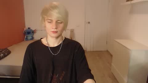 Snapshot of oliver_sweet_ chatting on 11-12-25, 12:44 Oliver online show from 11-12-25, 12:44