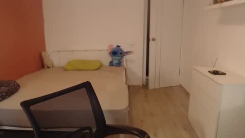 Snapshot of oliver_sweet_ chatting on 11-22-25, 02:10 Oliver online show from 11-22-25, 02:10