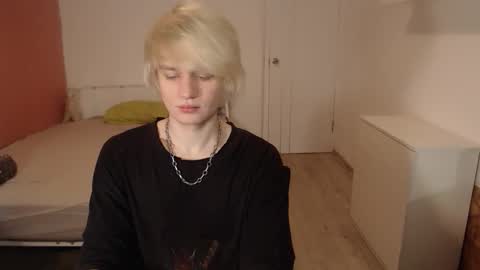 Snapshot of oliver_sweet_ chatting on 11-27-25, 02:13 Oliver online show from 11-27-25, 02:13