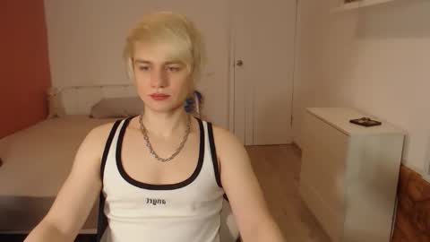 Snapshot of oliver_sweet_ chatting on 02-02-26, 02:10 Oliver online show from 02-02-26, 02:10