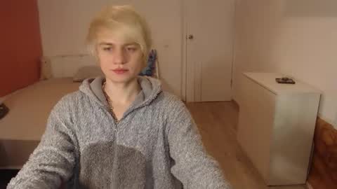 Snapshot of oliver_sweet_ chatting on 02-04-26, 01:55 Oliver online show from 02-04-26, 01:55