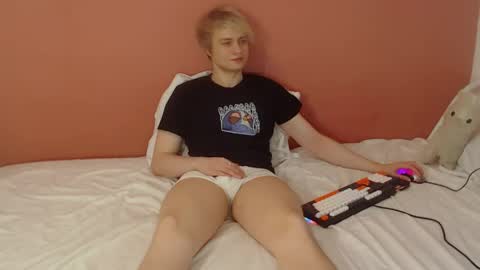 Snapshot of oliver_sweet_ chatting on 05-20-26, 02:07 Oliver online show from 05-20-26, 02:07