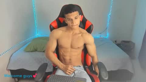 Snapshot of oliver_thompsson chatting on 01-12-26, 02:17 oliver thompsson online show from 01-12-26, 02:17