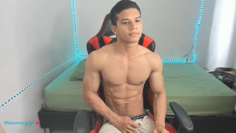 Snapshot of oliver_thompsson chatting on 02-14-26, 01:30 oliver thompsson online show from 02-14-26, 01:30