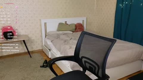 Snapshot of oliver_travis chatting on 12-22-24, 02:28 Oliver Evans online show from 12-22-24, 02:28