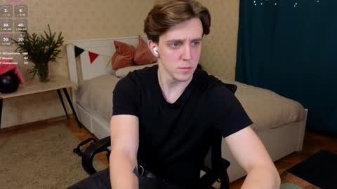 Snapshot of oliver_travis chatting on 01-09-25, 01:50 Oliver Evans online show from 01-09-25, 01:50