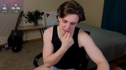 Snapshot of oliver_travis chatting on 02-11-26, 03:44 Oliver Evans online show from 02-11-26, 03:44