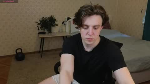 Snapshot of oliver_travis chatting on 05-11-26, 04:07 Oliver Evans online show from 05-11-26, 04:07