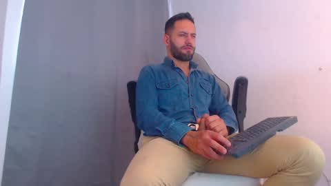 oliver online show from 01-02-25, 08:13