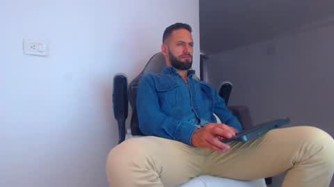 oliver online show from 03-11-25, 07:25