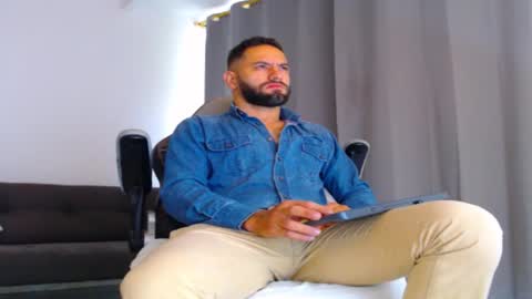 oliver online show from 12-02-25, 12:10