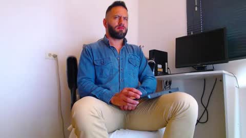 oliver online show from 02-12-26, 04:46