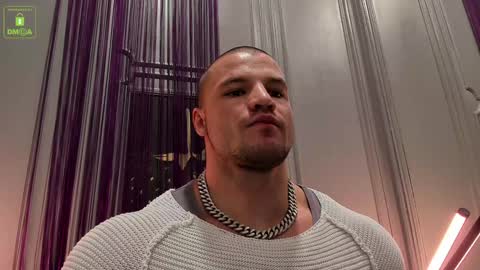 Snapshot of oliversport chatting on 12-08-24, 03:35 OliverSport online show from 12-08-24, 03:35