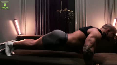 Snapshot of oliversport chatting on 12-18-24, 03:44 OliverSport online show from 12-18-24, 03:44