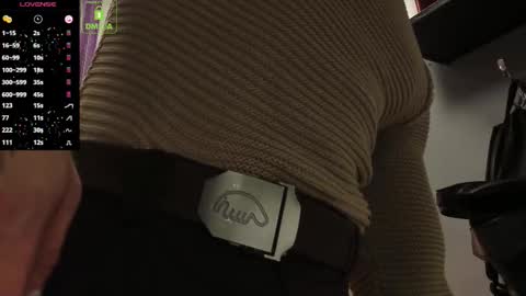 Snapshot of oliversport chatting on 09-11-25, 03:56 OliverSport online show from 09-11-25, 03:56