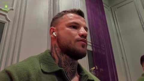 Snapshot of oliversport chatting on 09-28-25, 11:04 OliverSport online show from 09-28-25, 11:04