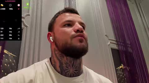 Snapshot of oliversport chatting on 10-11-25, 03:32 OliverSport online show from 10-11-25, 03:32