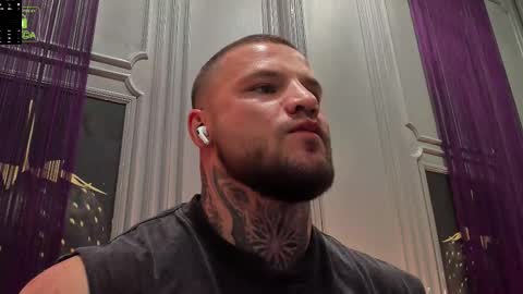 Snapshot of oliversport chatting on 10-12-25, 03:55 OliverSport online show from 10-12-25, 03:55