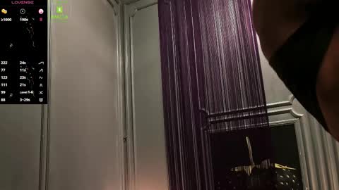 Snapshot of oliversport chatting on 11-23-25, 04:07 OliverSport online show from 11-23-25, 04:07