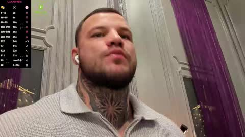 Snapshot of oliversport chatting on 11-28-25, 10:40 OliverSport online show from 11-28-25, 10:40