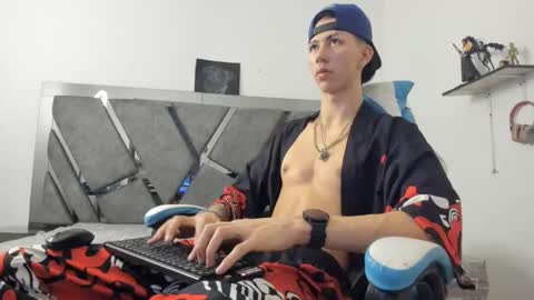 oliverthompson_01 online show from 01-16-25, 04:38
