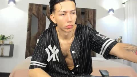 oliverthompson_01 online show from 09-11-25, 12:05