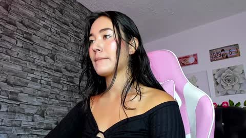 Snapshot of olivia22love chatting on 01-13-25, 01:17 ..................................... 500 am- 1200 pm GMT-5 online show from 01-13-25, 01:17