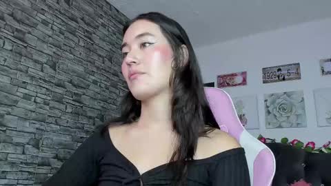 Snapshot of olivia22love chatting on 02-10-25, 12:50 ..................................... 500 am- 1200 pm GMT-5 online show from 02-10-25, 12:50