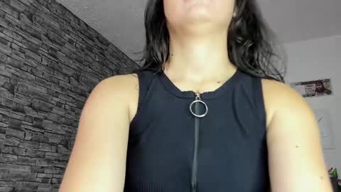 Snapshot of olivia22love chatting on 02-15-25, 03:17 ..................................... 500 am- 1200 pm GMT-5 online show from 02-15-25, 03:17