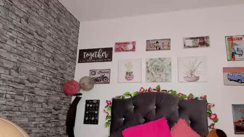 Snapshot of olivia22love chatting on 02-17-25, 01:32 ..................................... 500 am- 1200 pm GMT-5 online show from 02-17-25, 01:32