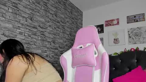 Snapshot of olivia22love chatting on 02-27-25, 11:41 ..................................... 500 am- 1200 pm GMT-5 online show from 02-27-25, 11:41