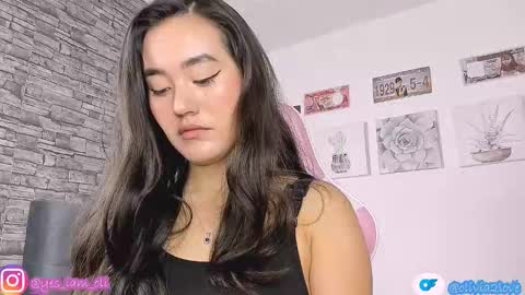 Snapshot of olivia22love chatting on 09-09-25, 12:05 ..................................... 500 am- 1200 pm GMT-5 online show from 09-09-25, 12:05
