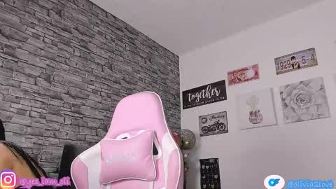 Snapshot of olivia22love chatting on 09-23-25, 12:41 ..................................... 500 am- 1200 pm GMT-5 online show from 09-23-25, 12:41