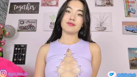 Snapshot of olivia22love chatting on 10-14-25, 12:50 ..................................... 500 am- 1200 pm GMT-5 online show from 10-14-25, 12:50