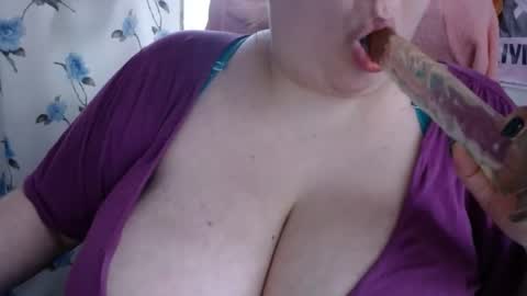 Olivia Gold online show from 12-16-24, 12:27
