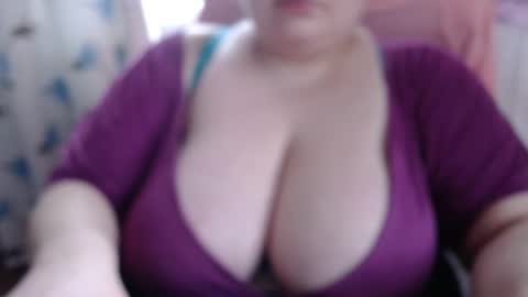 Olivia Gold online show from 12-19-24, 08:23