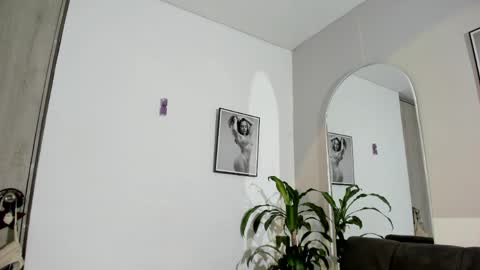 Olivia Collins online show from 05-15-26, 11:28
