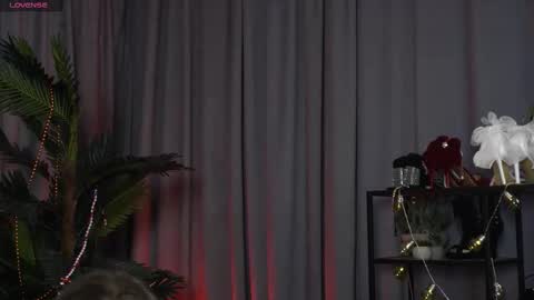 Snapshot of olivia_devis chatting on 03-19-26, 07:34 SaraConor online show from 03-19-26, 07:34