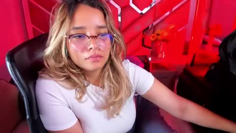  OLIVIA  online show from 09-18-25, 03:30