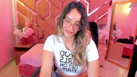 Snapshot of olivia_fox69 chatting on 07-24-26, 04:43 OLIVIA online show from 07-24-26, 04:43