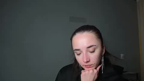 Olivia online show from 04-20-26, 07:59