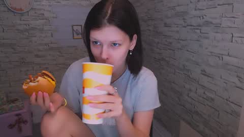 Snapshot of olivia_red_ chatting on 12-15-24, 12:17 Olivia online show from 12-15-24, 12:17