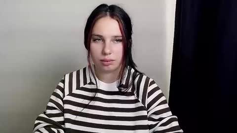 Snapshot of olivia_red_ chatting on 10-28-25, 05:22 Olivia online show from 10-28-25, 05:22