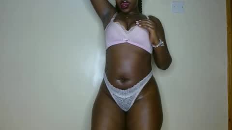 Snapshot of olivia_roxxyy chatting on 05-18-26, 03:29 olivia online show from 05-18-26, 03:29