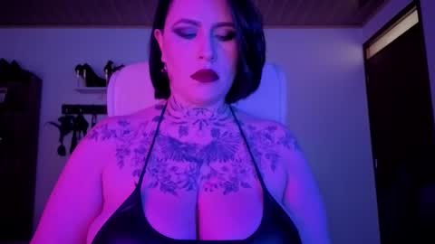   online show from 10-20-25, 02:17