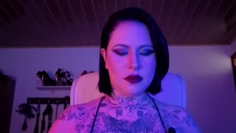   online show from 10-23-25, 02:05