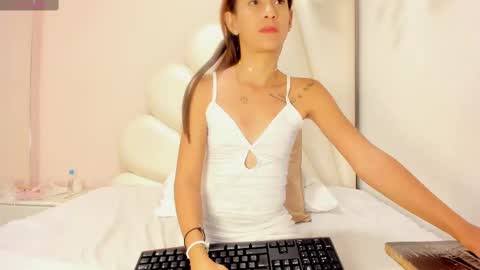 Snapshot of olivia_stevens_ chatting on 02-16-25, 09:27 Olivia online show from 02-16-25, 09:27