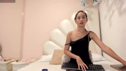 Snapshot of olivia_stevens_ chatting on 02-26-25, 08:00 Olivia online show from 02-26-25, 08:00