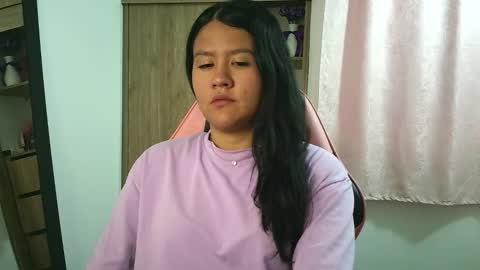 Olivia online show from 11-25-25, 01:33